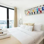 Modern New 2Br Wviews & Balcony In Wandsworth