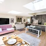 Swanky London Pad In Putney