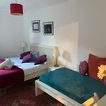 Apt 2/4People Archway/Holloway