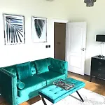 Cloud Nine - Luxe Apartment