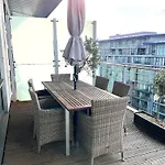 Cloud Nine - Luxe Apartment