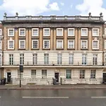 Spacious & Central 3-Bed Flat By Popular Waterloo!