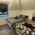 Charming 6-Bed Apartment In Wembley Area