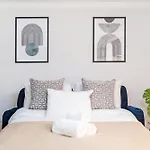 Vauxhall - 2Br With Patio - Cityapartmentstay