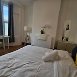 Family Room Near Queen Mary College