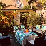 Cheerful 4 Bedroom House With Garden Free Parking