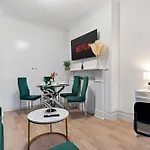 Stylish 2 Bed Apartment Near Central London