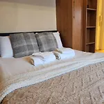 Uk Chaps Retreat: Private Chelsea Studio