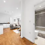 Modern One Bedroom Flat - Near Heathrow, Windsor Castle, Thorpe Park - Staines London Tw18