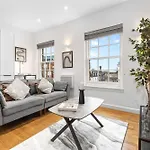 Modern One Bedroom Flat - Near Heathrow, Windsor Castle, Thorpe Park - Staines London Tw18
