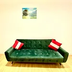 One Bedroom Apartment Queen\'S Park In Central London