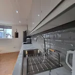 2 Bedroom Central Apartment Near Station