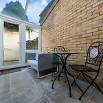 4 Beds - 20 Min To Central