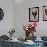 4 Beds - 20 Min To Central