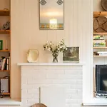 Pass The Keys Spacious 2Bed Flat Camberwell London