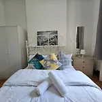 Family Room Near Queen Mary College