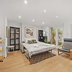 2 Bedroom Garden Flat In W Kensington