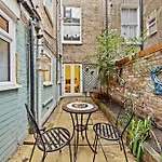 2 Bedroom Garden Flat In W Kensington