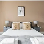 The Bridge Apartment