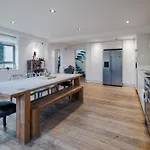 Stunning 3 Bedroom, 3 Bathroom Duplex With Terrace