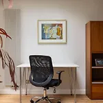A Grand Four Bedroom Townhouse At Knightsbridge