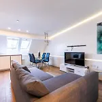 Elegant Mews Apartment