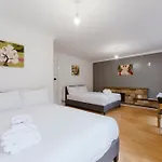 Stratford Great Rooms To Stay - 20