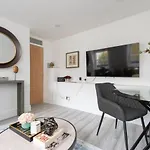 Beautiful Notting Hill Apt