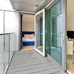 Spacious Flat Near South Bank By Underthedoormat