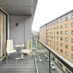Spacious Flat Near South Bank By Underthedoormat