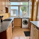 Twin Tranquility- Room In Leyton