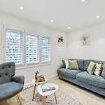 Stylish Contemporary 1 Bed Flat Near London Bridge