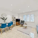 Stylish Contemporary 1 Bed Flat Near London Bridge