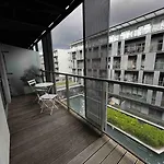 Stylish 1-Bed Flat With Sofa-Bed In London
