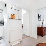 Executive Knightsbridge Apartment