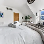 Peaceful And Radiant 3Br Flat