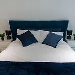 Luxury 1-Bedroom Escape