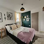 Stylish Putney Village Flat