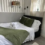 One Bedroom Putney Village Flat
