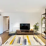 Spacious And Trendy Shoreditch Flat