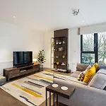 Spacious And Trendy Shoreditch Flat