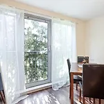 Bright & Immense 2 Bdr Flat Near Excel Center
