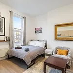 Cosy Urban Retreat Nr Central London