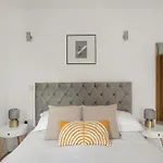 A Modern Two Bedroom Flat With Private Parking