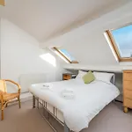Cozy Maisonette Near Abbey Road