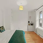 Calm Home Away From Home In Camden Town