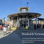 Skyvillion - London Skyview Apartments Overseeing River Thames By Woolwich Ferry, Near London Excel, O2 Arena, City Airport, Free Wifi & Free Onsite Parking, Fantastic Rates For Longer Stays