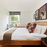 The Kennington Park Crib - Lovely 2Bdr Flat With Garden