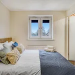 Executive 4 Bedroom Town House In Canada Water Free Wifi & Parking By City Stay Aparts London