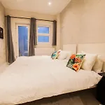 Luxury Fulham 3 Bedroom Garden House